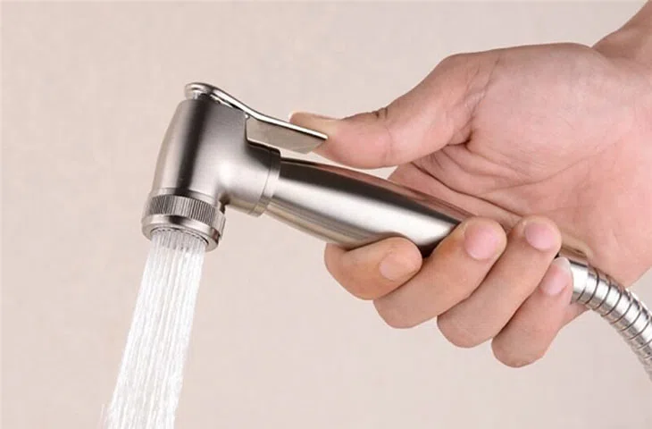 Cách lắp vòi xịt nước thông minh vừa hiệu quả vừa tiết kiệm