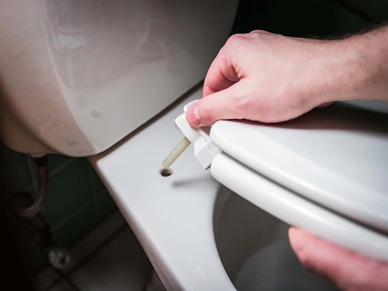 Cách Tháo Nắp Bồn Cầu TOTO