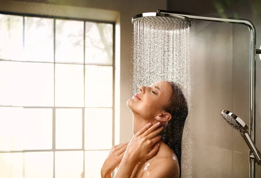 Bộ sen tắm TOTO - Ưu điểm vượt trội của lớp mạ Nickel-Chrome 3 lớp và lõi van Ceramic trên sen vòi TOTO.