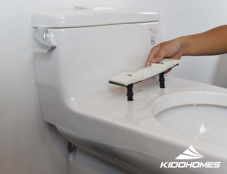 Lắp nắp washlet cho bồn cầu cũ