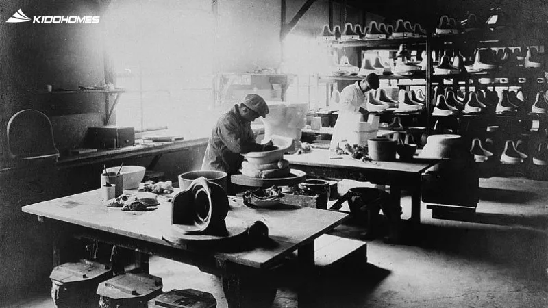 TOTO bắt đầu dưới tên Toyo Toki Company tại Kitakyushu, Nhật Bản, vào năm 1917
