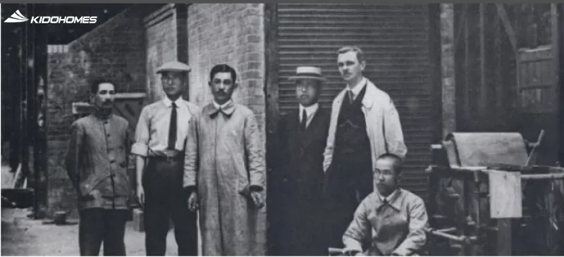 TOTO bắt đầu dưới tên Toyo Toki Company tại Kitakyushu, Nhật Bản, vào năm 1917