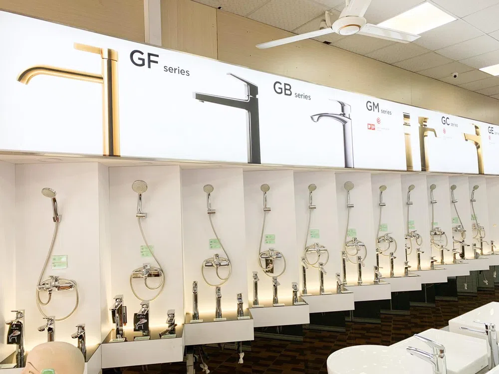 Bộ sen tắm TOTO - Hệ thống trưng bày các bộ sưu tập Sen vòi TOTO (GF, GB, GM, GC, GE Series) tại Showroom.
