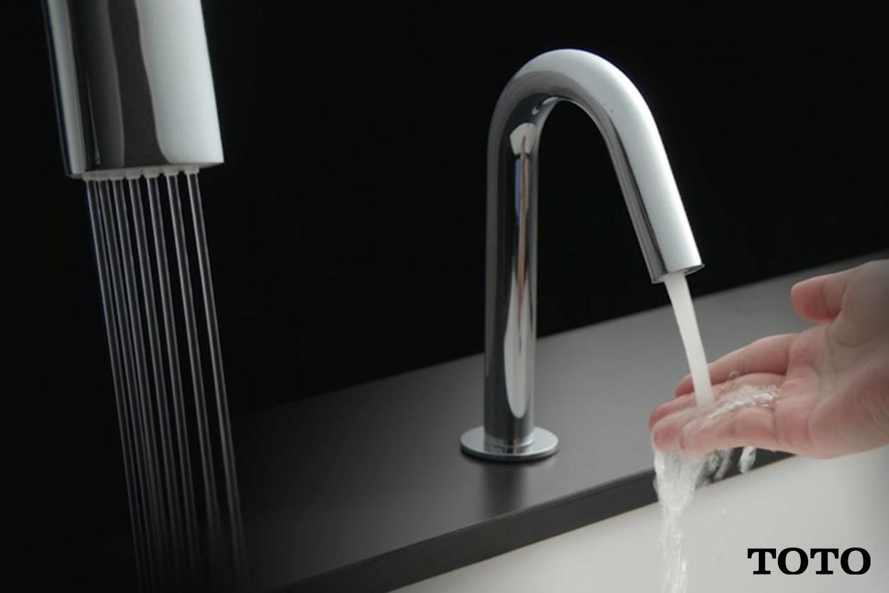 So Sánh Vòi Nước Cảm Ứng và Vòi Nước Không Cảm Ứng