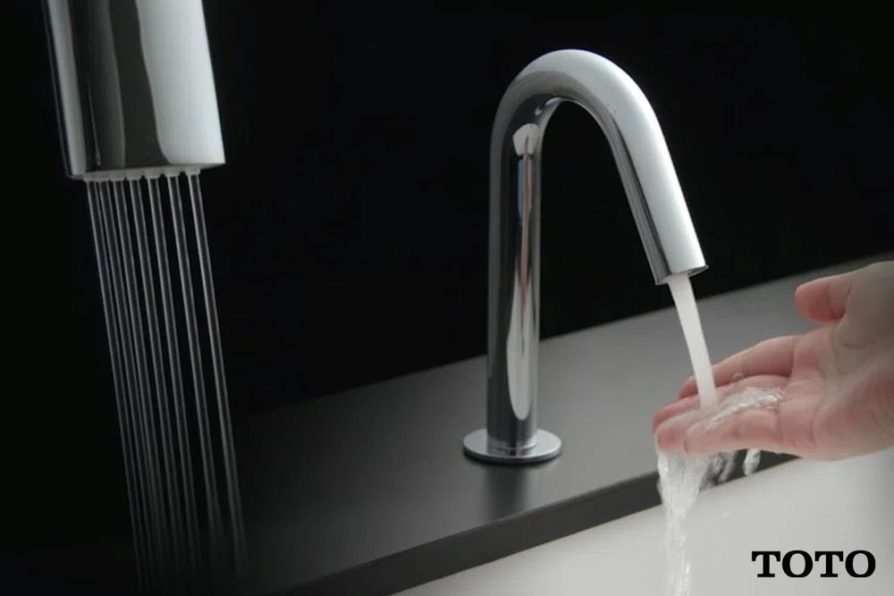 So Sánh Vòi Nước Cảm Ứng và Vòi Nước Không Cảm Ứng
