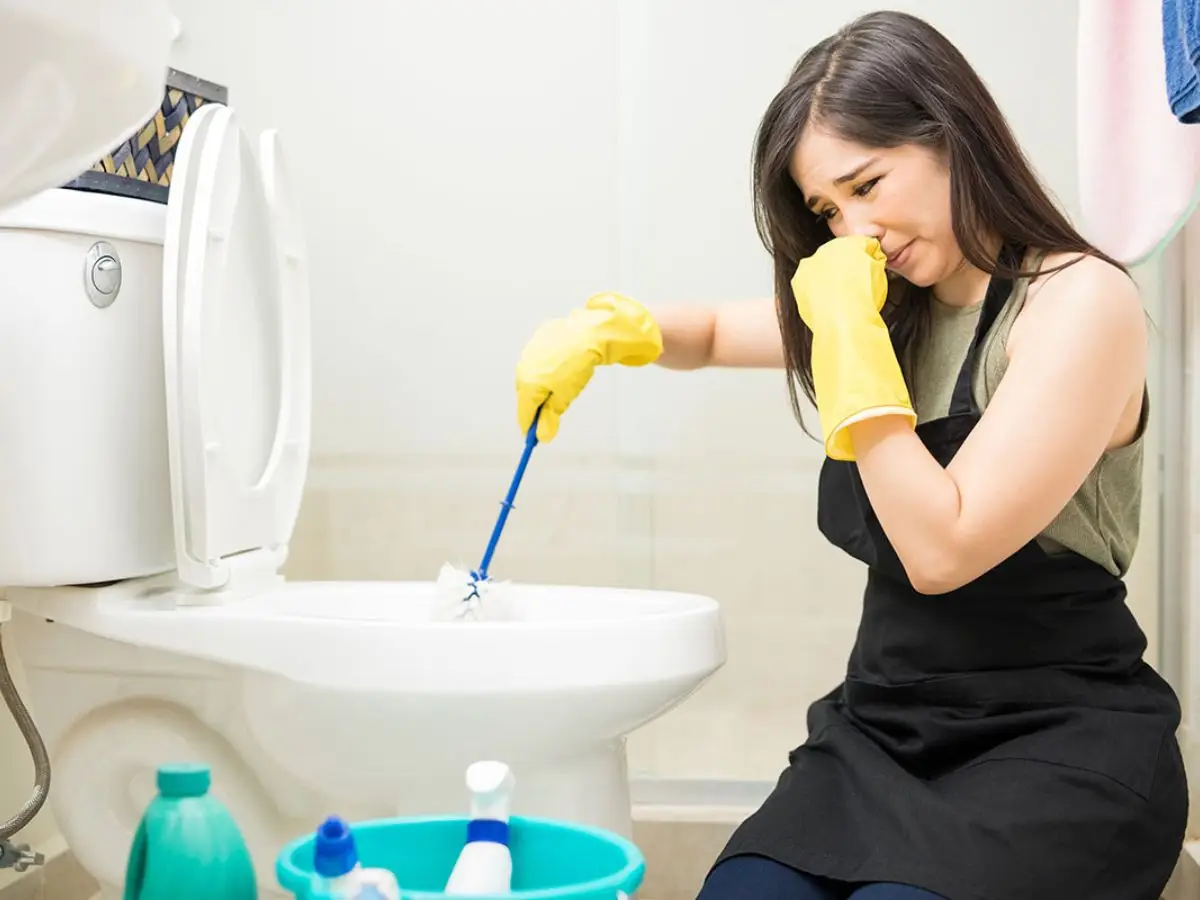 xử lý mùi hôi nhà vệ sinh